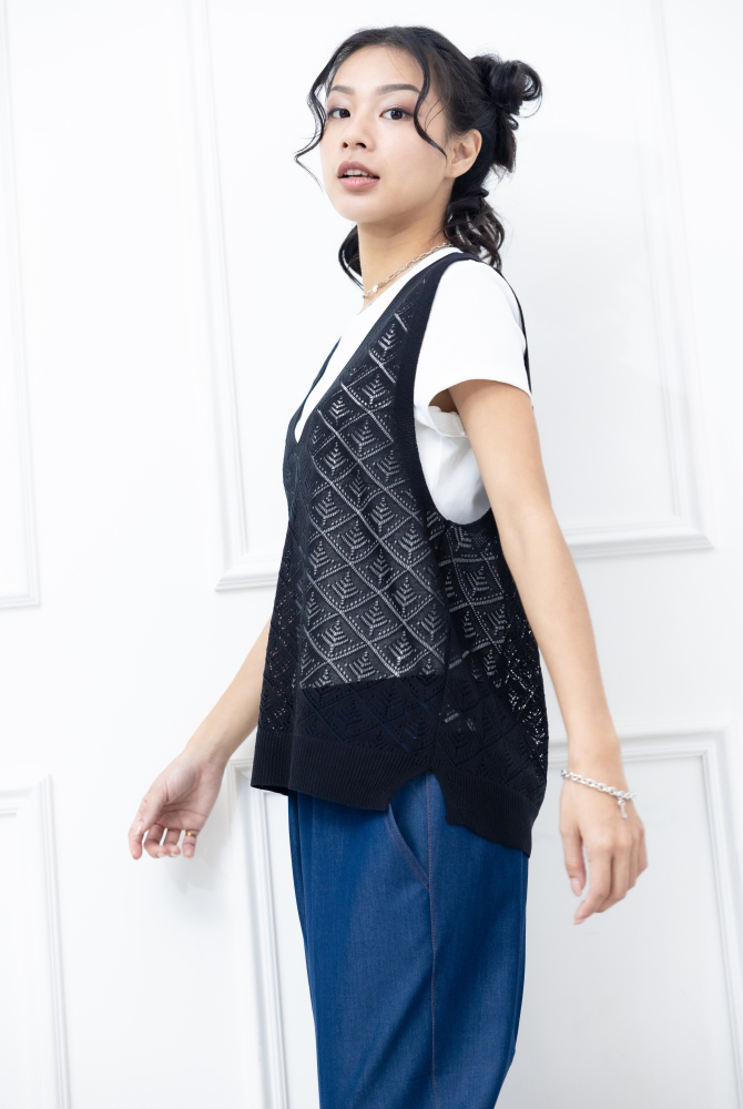 조끼 菱格洞洞寬版背心 / 黑色