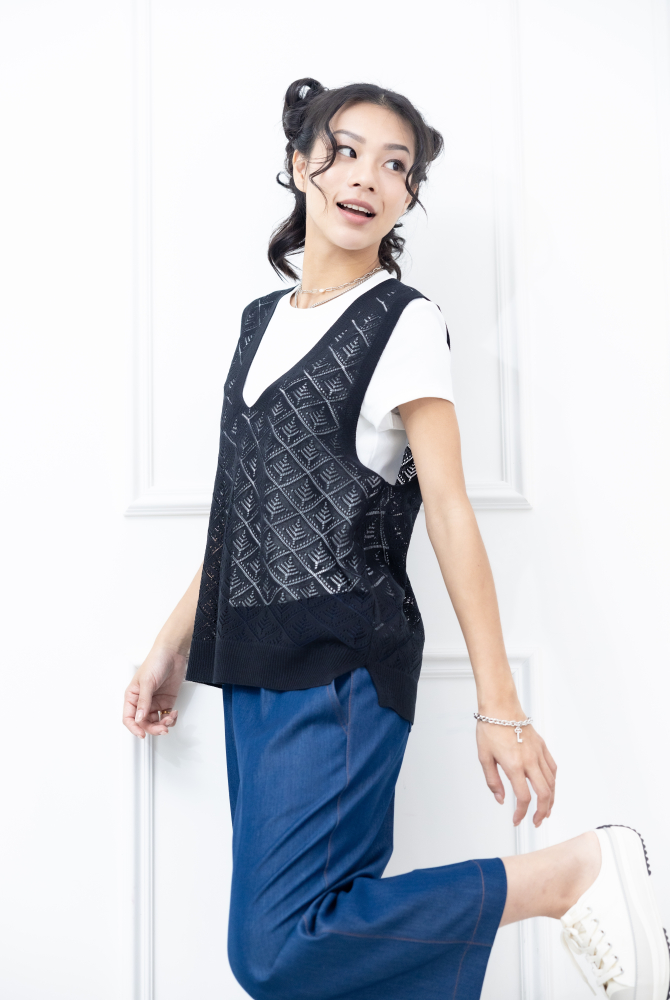 조끼 菱格洞洞寬版背心 / 黑色