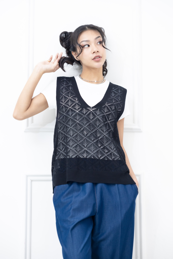 조끼 菱格洞洞寬版背心 / 黑色