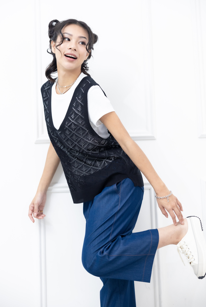 조끼 菱格洞洞寬版背心 / 黑色