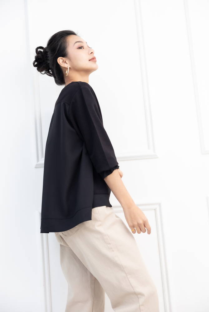긴팔 圓框ANOT珍珠異材質拼接上衣 / 黑色