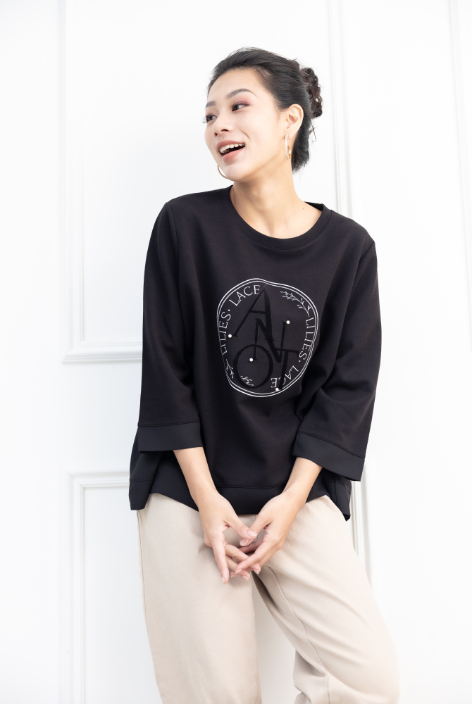 긴팔 圓框ANOT珍珠異材質拼接上衣 / 黑色