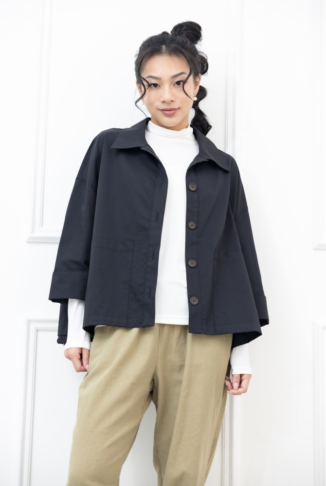 코트 雙口袋鈕扣短版外套 / 黑色