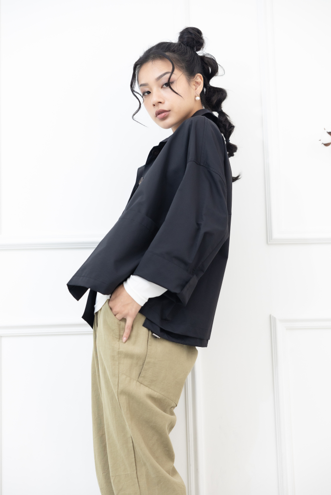 코트 雙口袋鈕扣短版外套 / 黑色