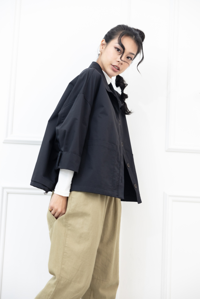 코트 雙口袋鈕扣短版外套 / 黑色