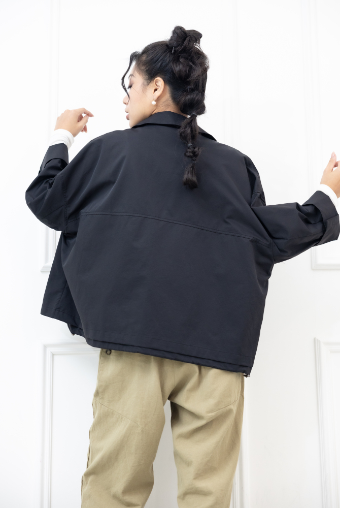 코트 雙口袋鈕扣短版外套 / 黑色