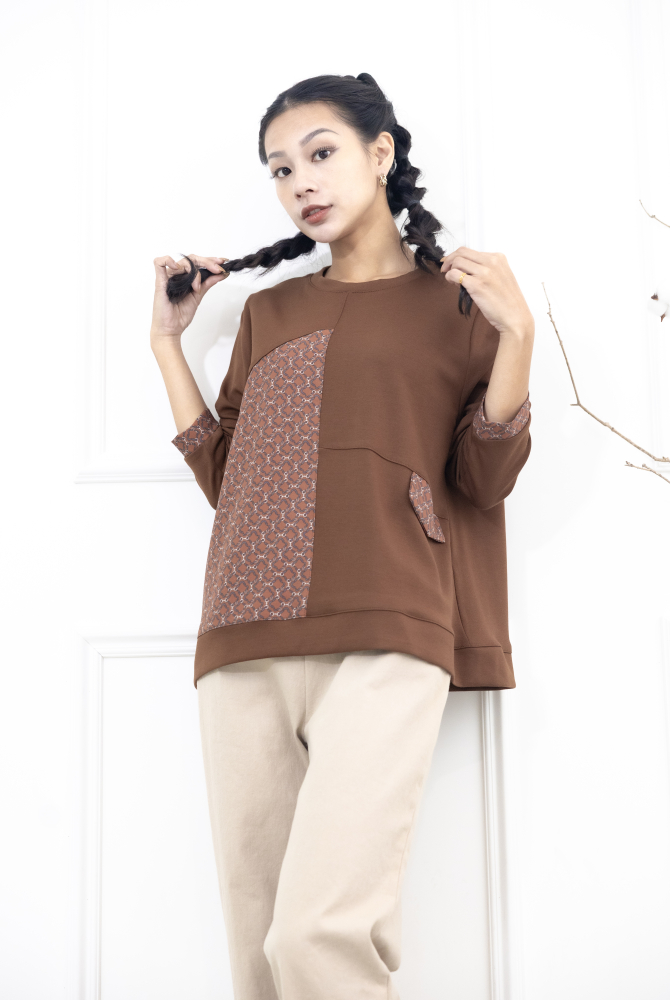 긴팔 繩鍊印花裝飾翻蓋長袖上衣 / 咖啡色