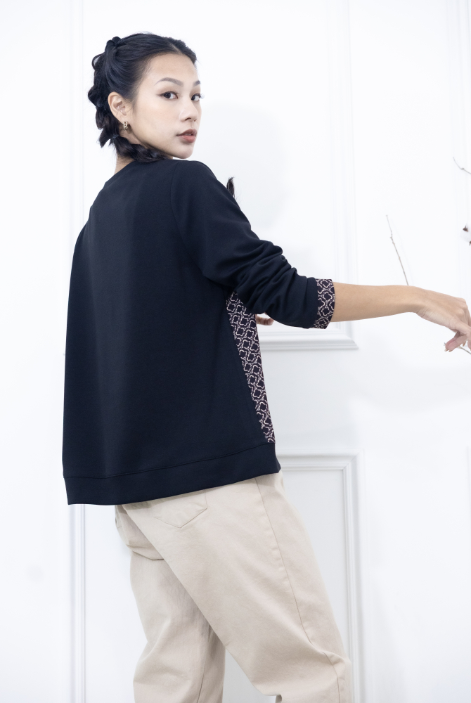 긴팔 繩鍊印花裝飾翻蓋長袖上衣 / 黑色