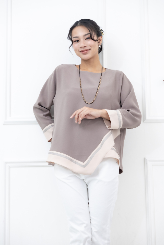 긴팔 胸針U型領不對稱下擺緞帶長袖上衣 / 亞麻色拼卡其色