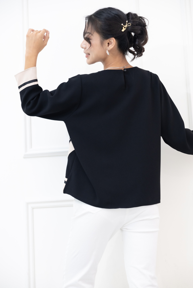 긴팔 胸針U型領不對稱下擺緞帶長袖上衣 / 黑色拼卡其色