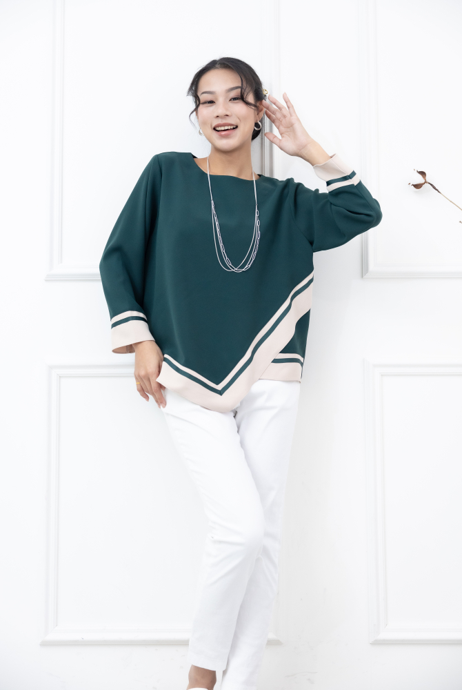 긴팔 胸針U型領不對稱下擺緞帶長袖上衣 / 綠色拼卡其色