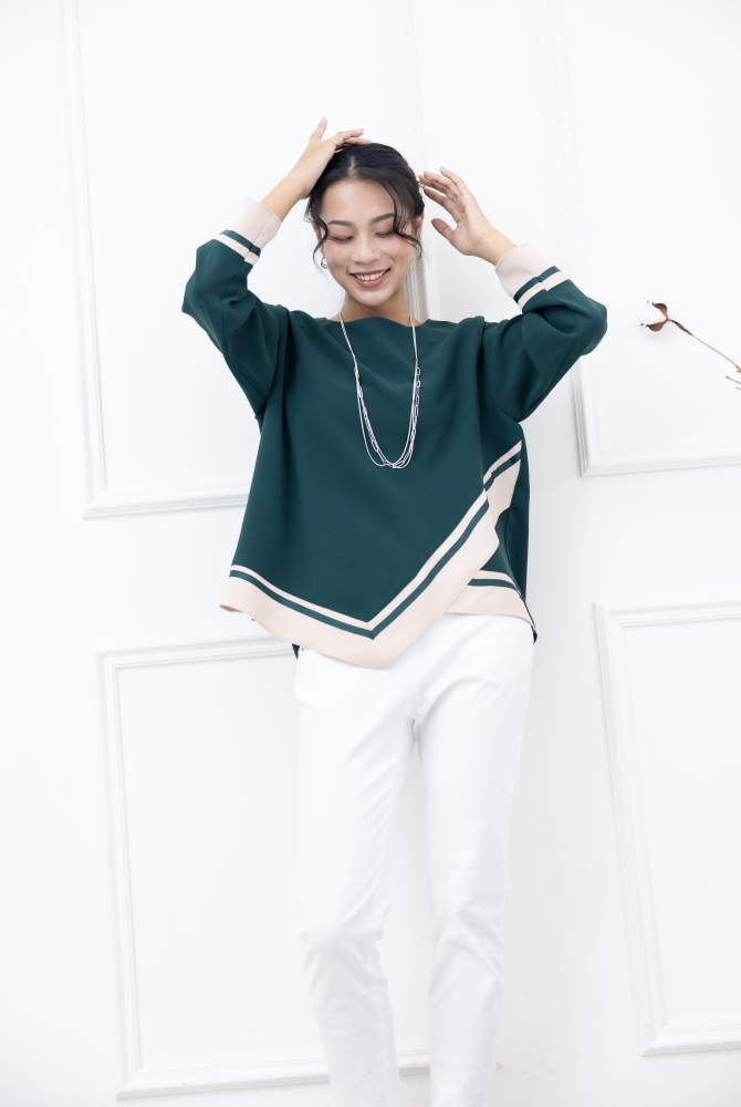 긴팔 胸針U型領不對稱下擺緞帶長袖上衣 / 綠色拼卡其色