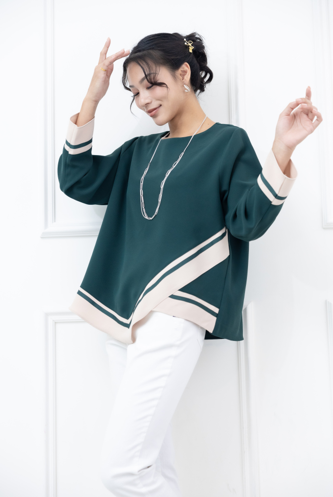 긴팔 胸針U型領不對稱下擺緞帶長袖上衣 / 綠色拼卡其色