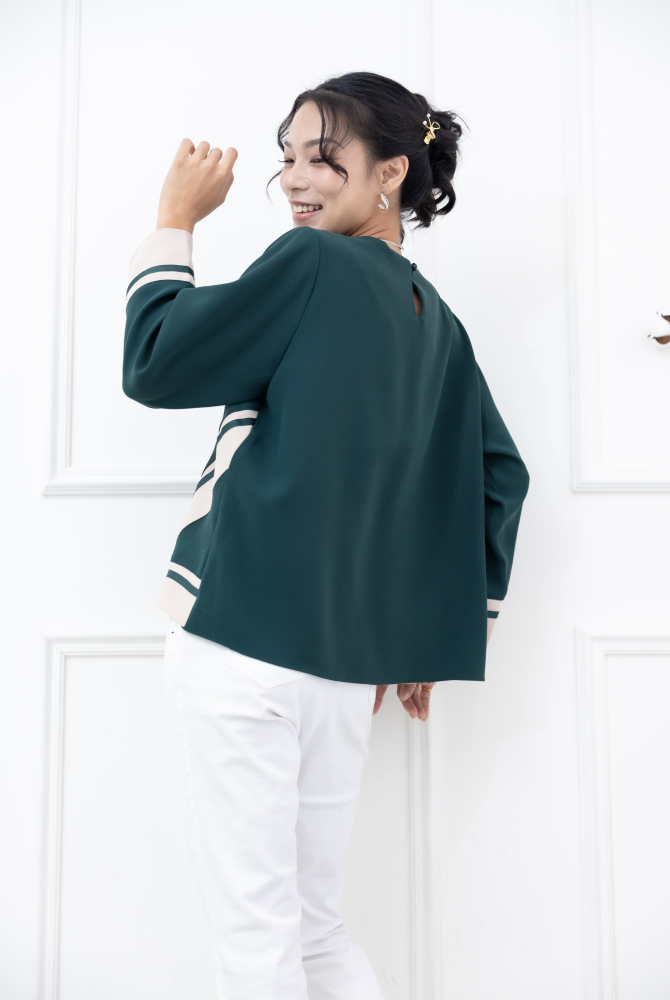 긴팔 胸針U型領不對稱下擺緞帶長袖上衣 / 綠色拼卡其色