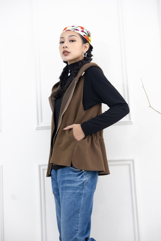 조끼 素面下擺開衩連帽背心 / 咖啡色