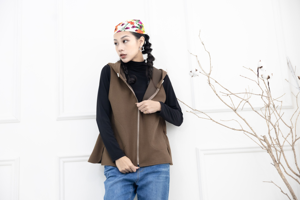 조끼 素面下擺開衩連帽背心 / 咖啡色