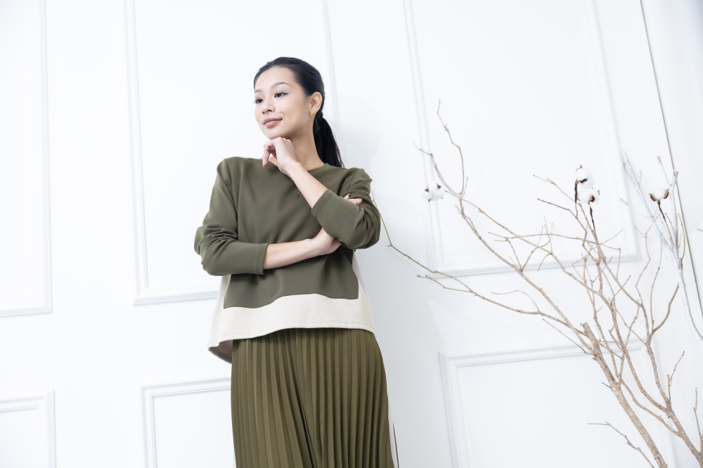 원피스 腰部兩側.百褶裙奶茶色線條假兩件式長袖洋裝 / 軍綠色