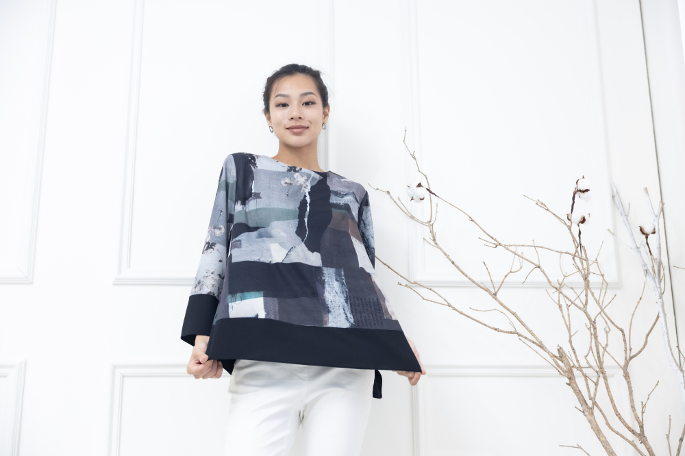 긴팔 手帳素材袖口.下擺拼黑色長袖上衣 / 黑色