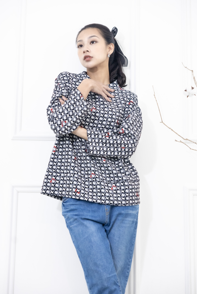 긴팔 重複性幾何圖案長袖上衣 / 黑色