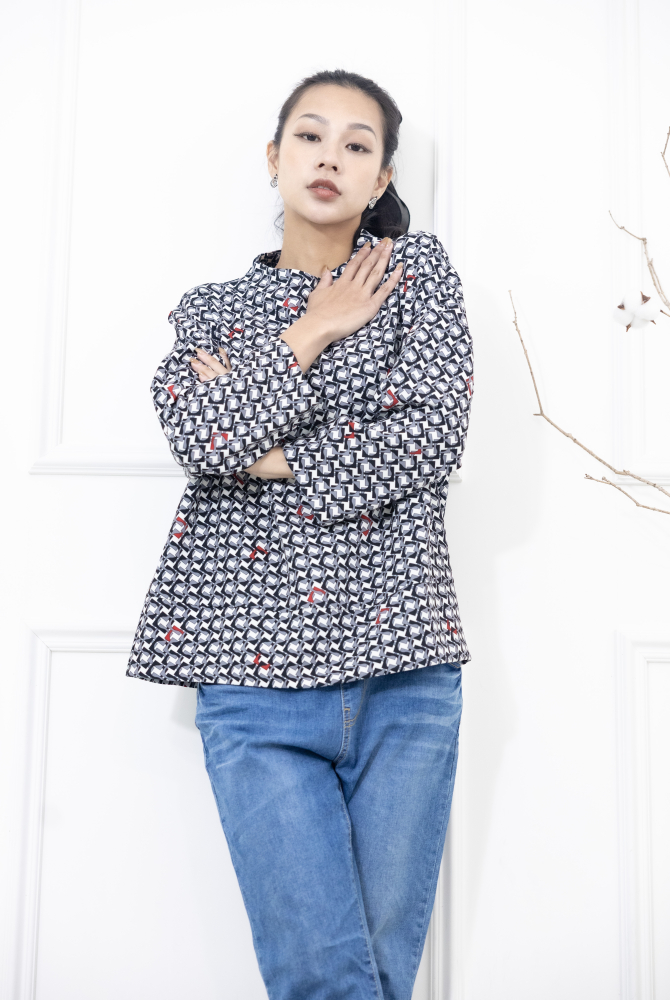긴팔 重複性幾何圖案長袖上衣 / 黑色