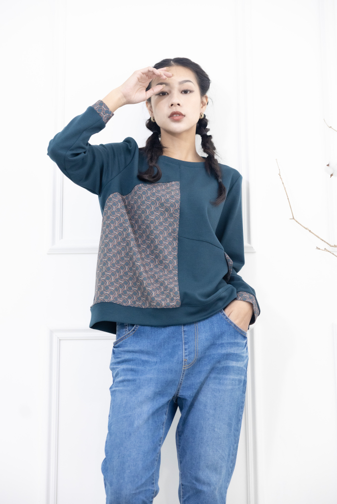 긴팔 繩鍊印花裝飾翻蓋長袖上衣 / 湖水綠色