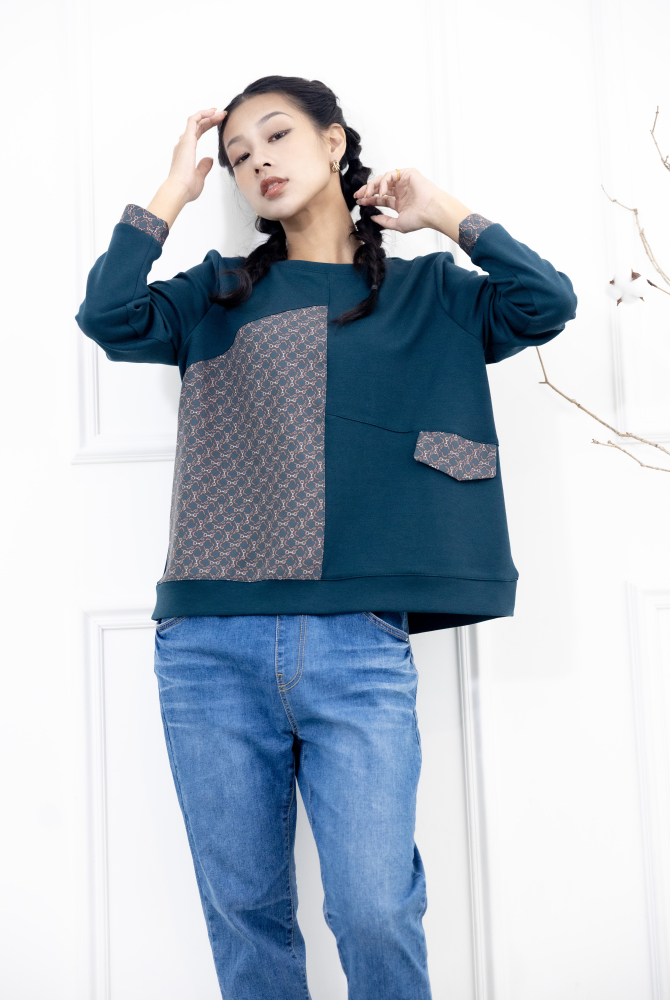 긴팔 繩鍊印花裝飾翻蓋長袖上衣 / 湖水綠色