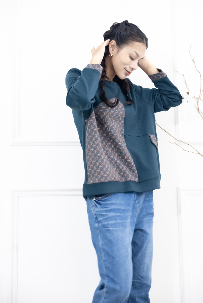 긴팔 繩鍊印花裝飾翻蓋長袖上衣 / 湖水綠色