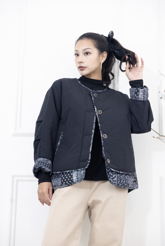 코트 下擺.袖子拼接變形蟲花紋防風鋪棉外套  / 黑色