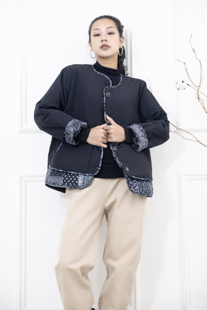 코트 下擺.袖子拼接變形蟲花紋防風鋪棉外套 / 黑色