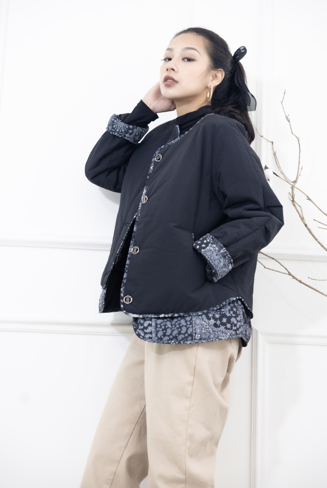 코트 下擺.袖子拼接變形蟲花紋防風鋪棉外套 / 黑色