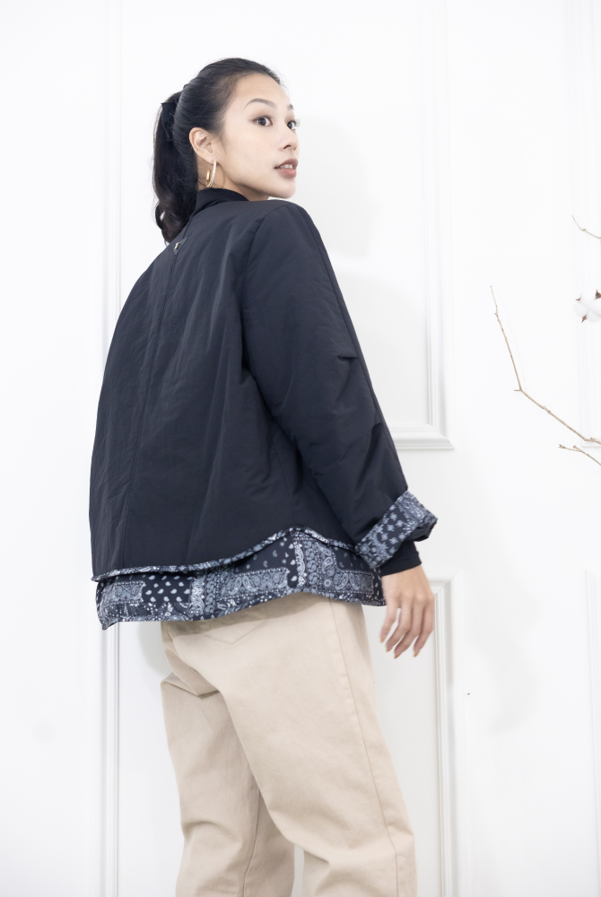 코트 下擺.袖子拼接變形蟲花紋防風鋪棉外套 / 黑色