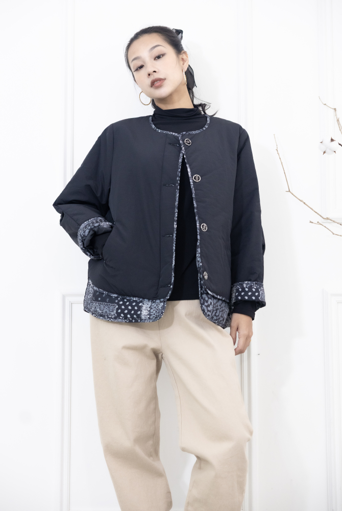 코트 下擺.袖子拼接變形蟲花紋防風鋪棉外套 / 黑色