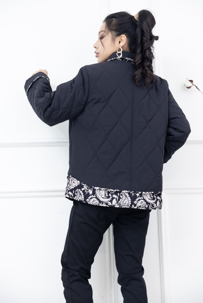 코트 襯衫領下擺.袖口白色線條圖案絎縫鋪棉外套 / 黑色