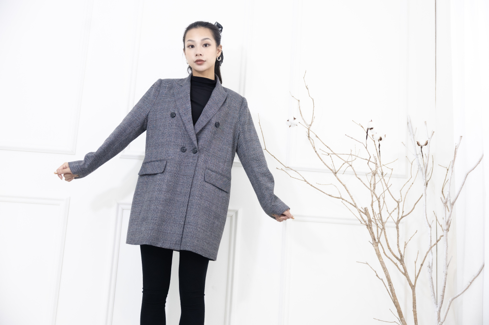 코트 四顆鈕扣兩側口袋西裝外套 / 深灰色