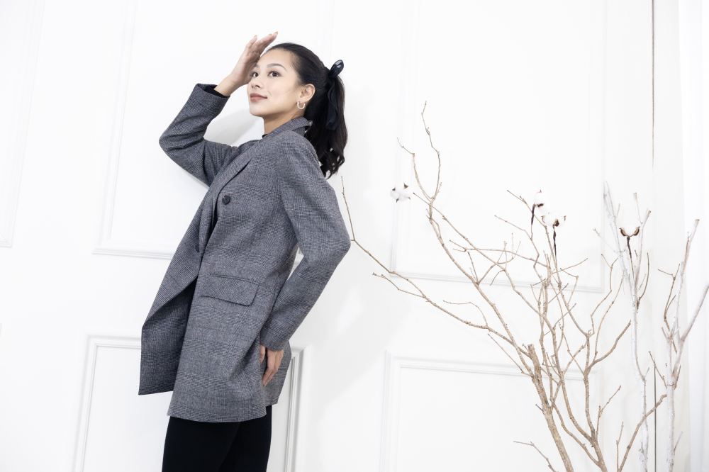 코트 四顆鈕扣兩側口袋西裝外套 / 深灰色