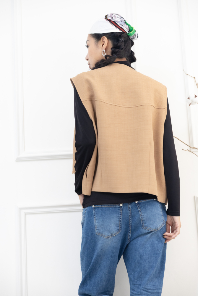 조끼 假口袋下擺皺褶背心 / 卡其色