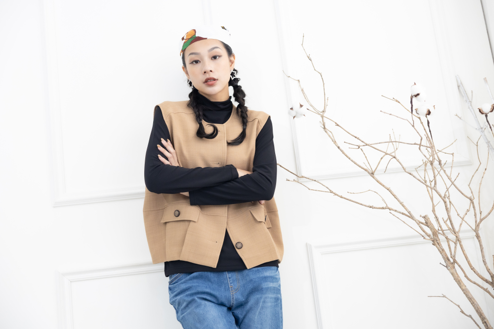 조끼 假口袋下擺皺褶背心 / 卡其色