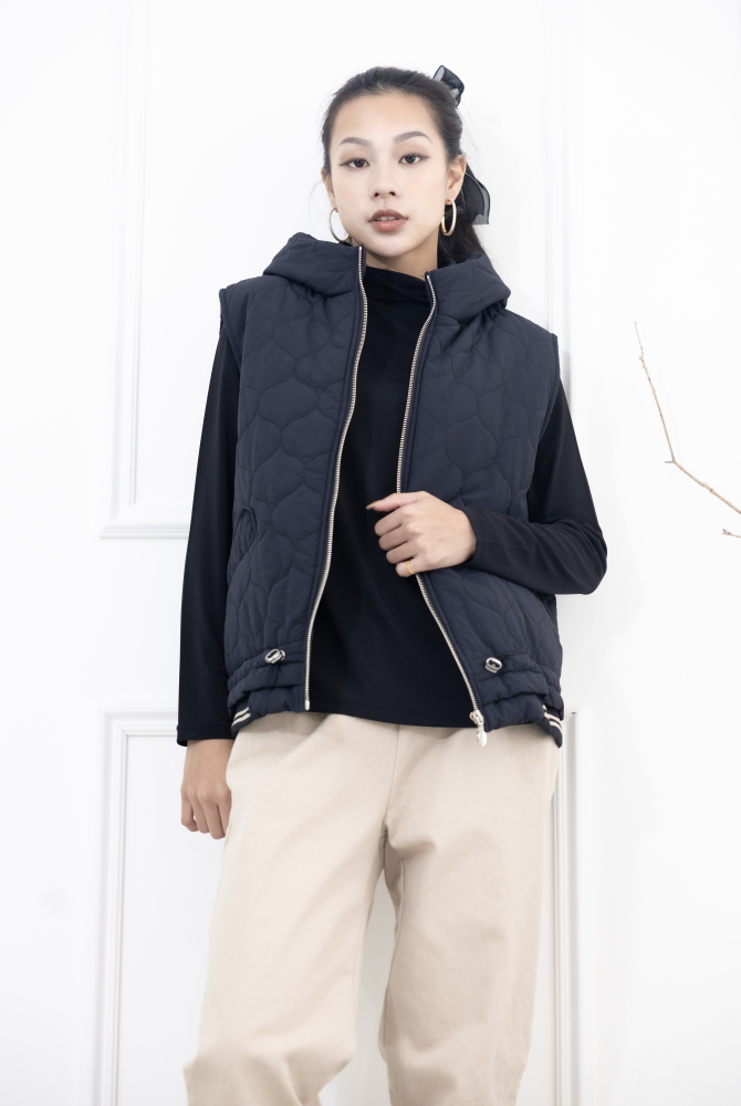 조끼正方型車痕條紋彈性織帶內刷毛背心 / 黑色