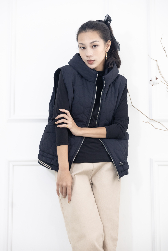 조끼正方型車痕條紋彈性織帶內刷毛背心 / 黑色