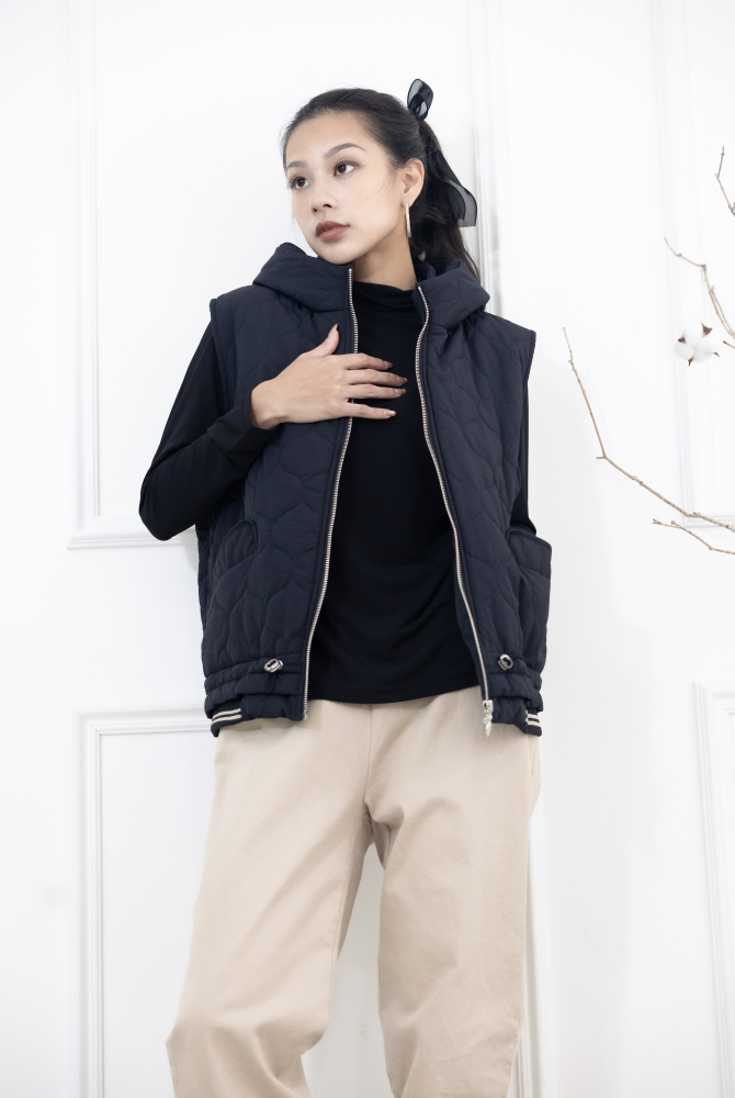 조끼正方型車痕條紋彈性織帶內刷毛背心 / 黑色