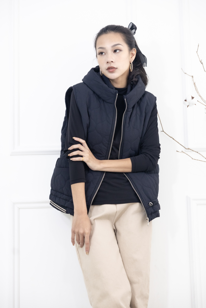 조끼正方型車痕條紋彈性織帶內刷毛背心 / 黑色