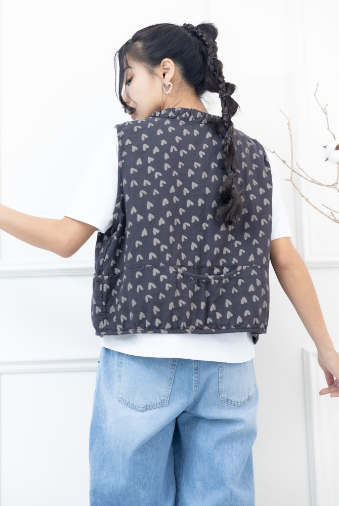 조끼  領口皺褶滿版愛心背心 / 黑灰色