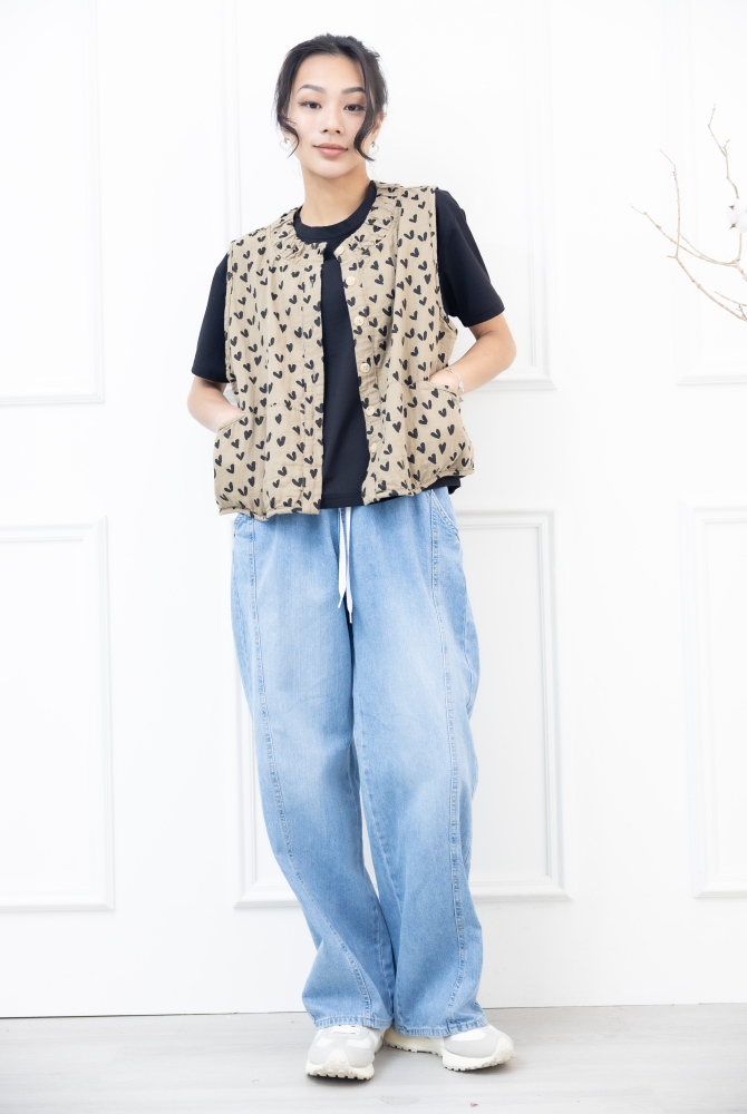 조끼  領口皺褶滿版愛心背心 / 卡其色