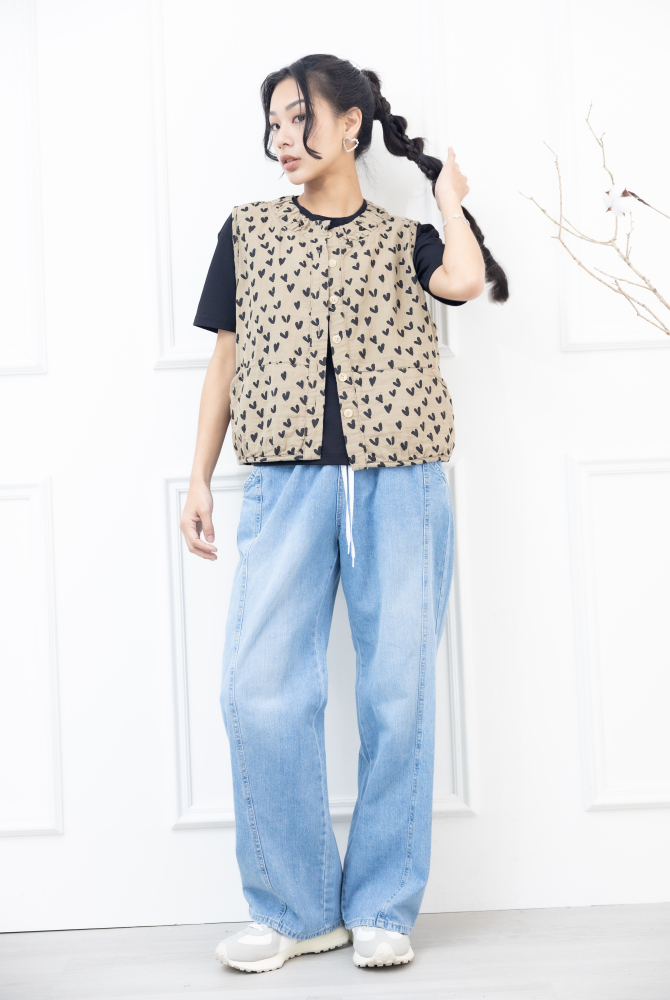 조끼  領口皺褶滿版愛心背心 / 卡其色