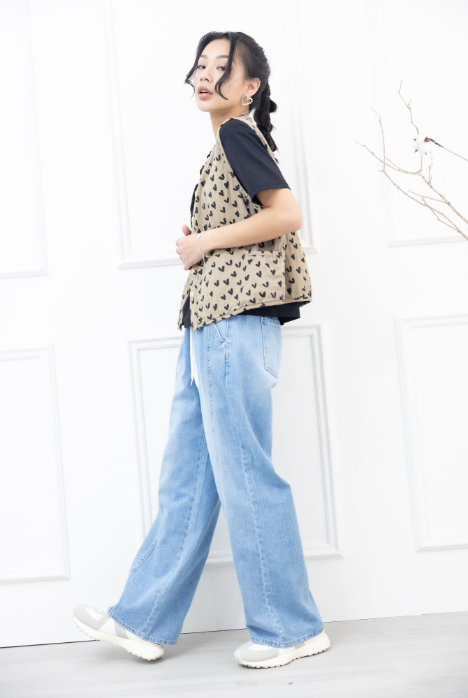 조끼  領口皺褶滿版愛心背心 / 卡其色