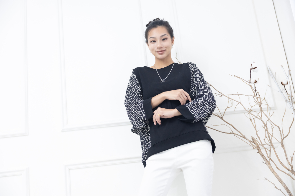 긴팔 雪紡素面拼接方格七分袖上衣 / 黑色