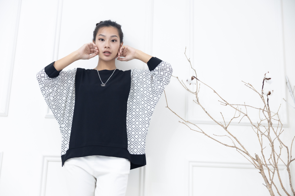 긴팔 雪紡素面拼接方格七分袖上衣 / 白色