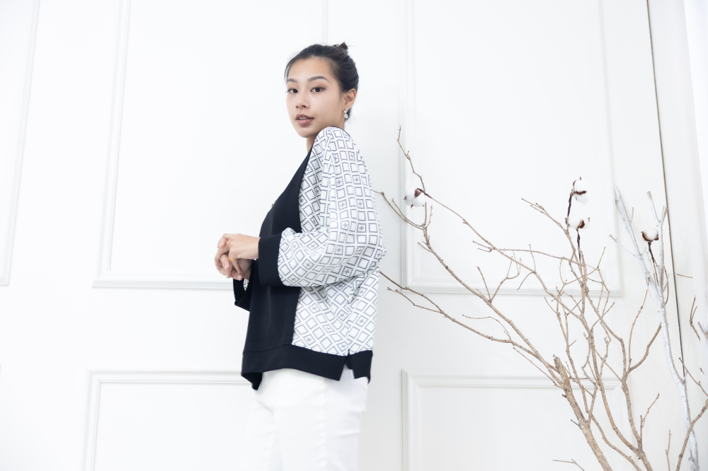 긴팔 雪紡素面拼接方格七分袖上衣 / 白色