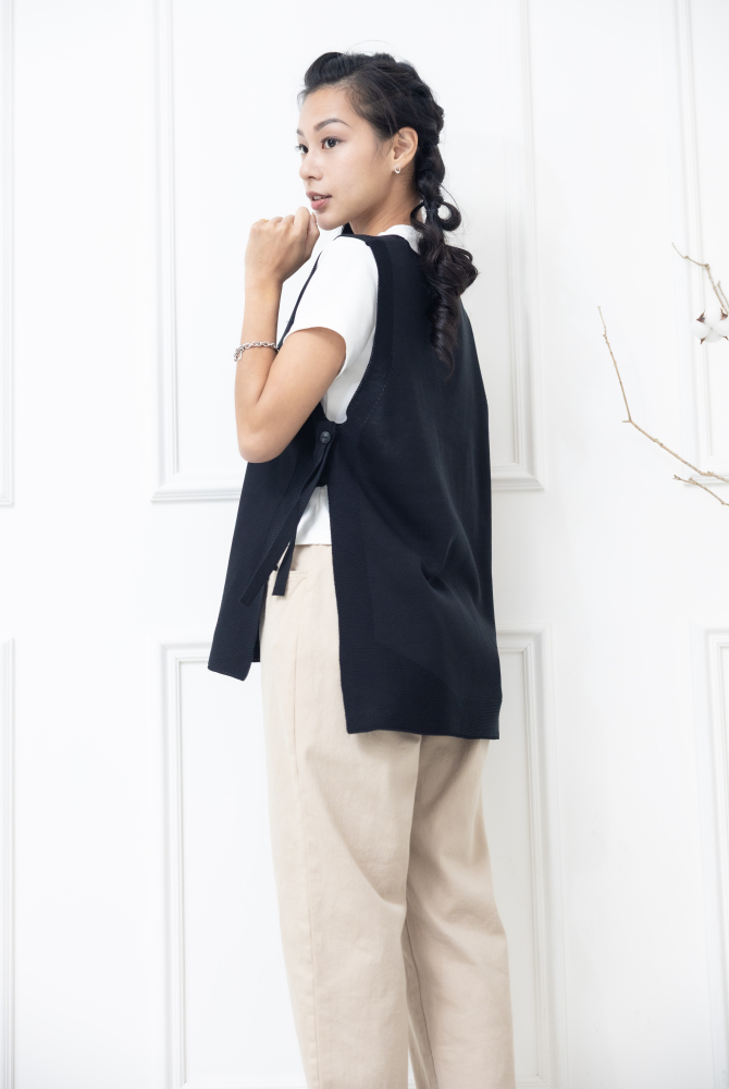 조끼  v領兩側綁帶針織背心 / 黑色