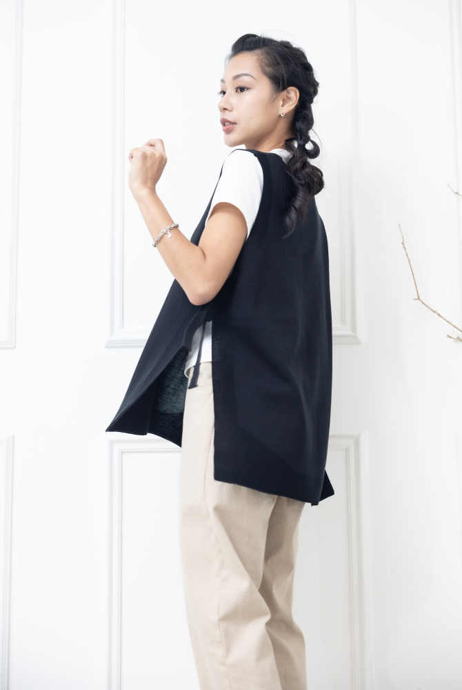 조끼  v領兩側綁帶針織背心 / 黑色